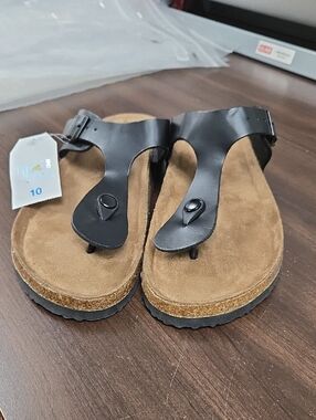 Time and Tru Size 10 Black Faux Leather Thong Style Sandal